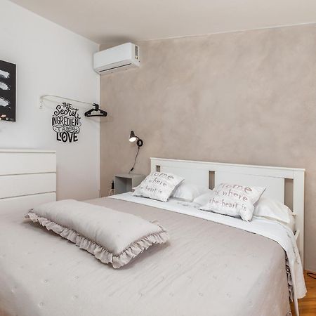 Apartment Tesic Close To The Sea With Shared 4Xbicycles Fažana Eksteriør bilde