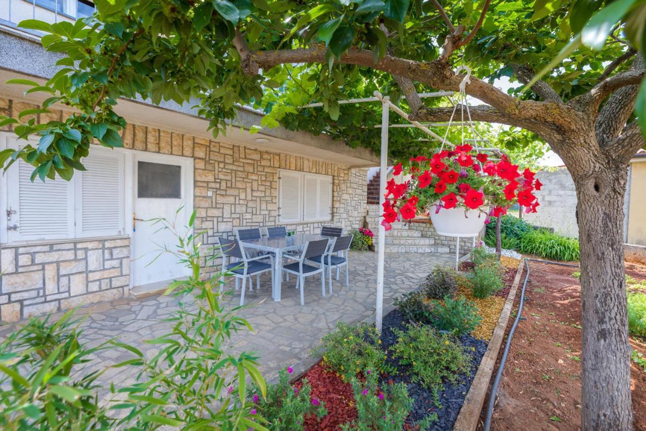 Apartment Tesic Close To The Sea With Shared 4Xbicycles Fažana Eksteriør bilde
