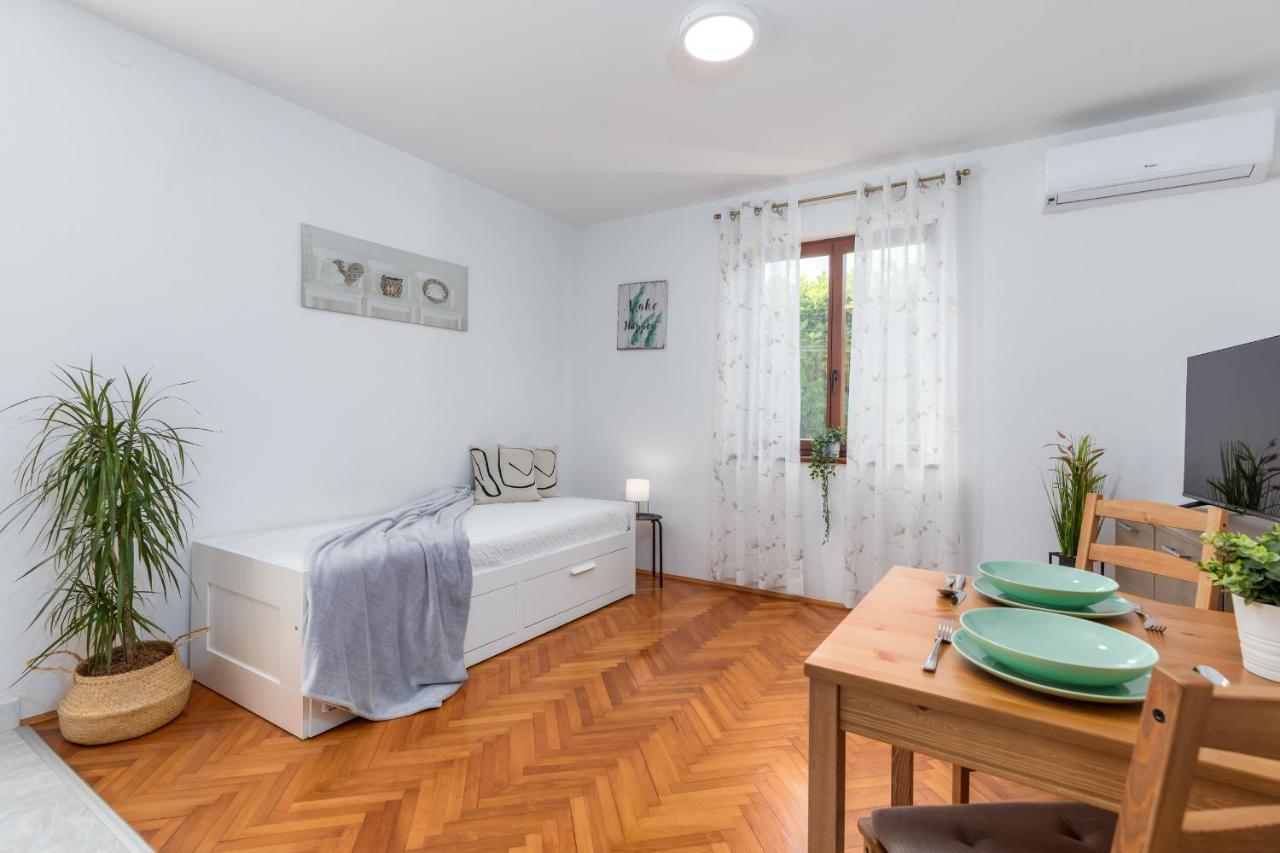 Apartment Tesic Close To The Sea With Shared 4Xbicycles Fažana Eksteriør bilde