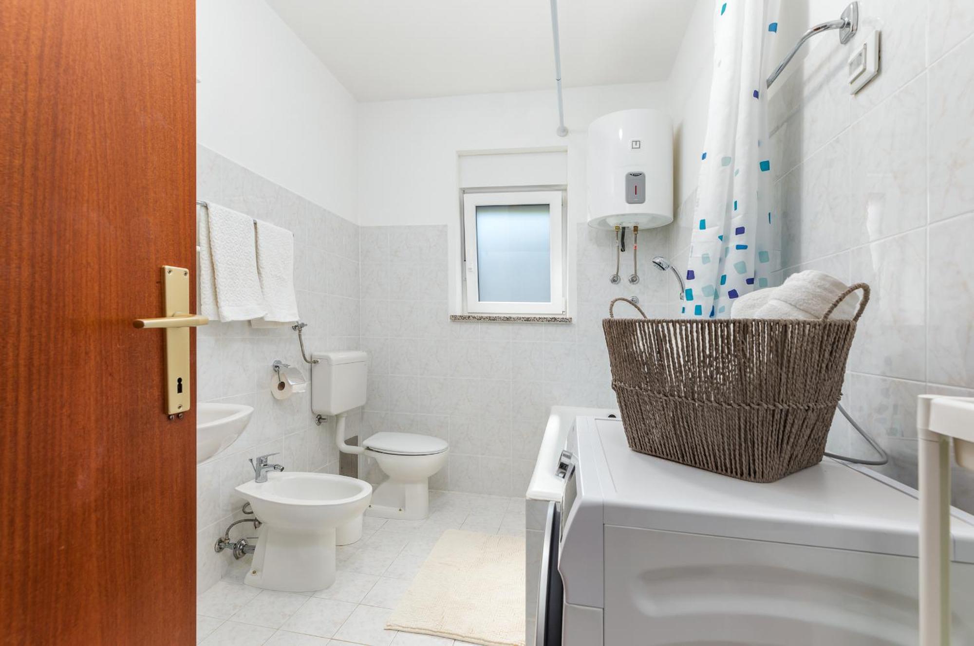 Apartment Tesic Close To The Sea With Shared 4Xbicycles Fažana Eksteriør bilde