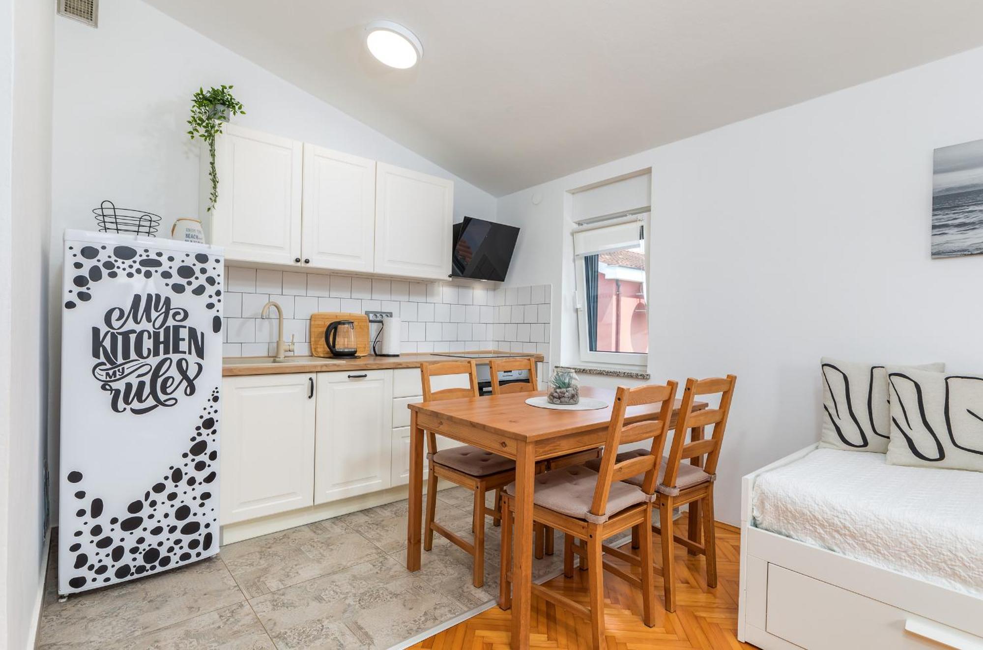 Apartment Tesic Close To The Sea With Shared 4Xbicycles Fažana Eksteriør bilde